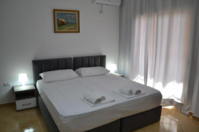 Kela's Sunny Apartment & Parking